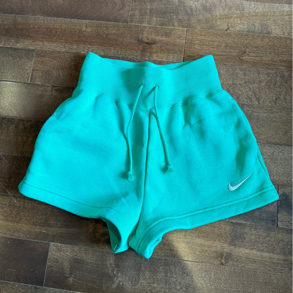 NWOT Nike high waist short